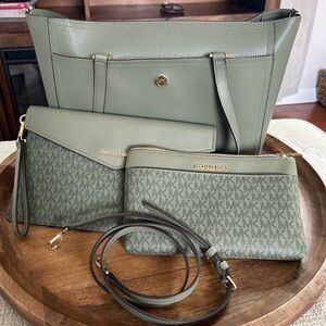 Michael kors green tote set- matching crossbody and pouch- like new
